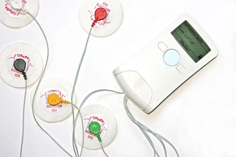 Medizinisches Gerät mit Elektroden